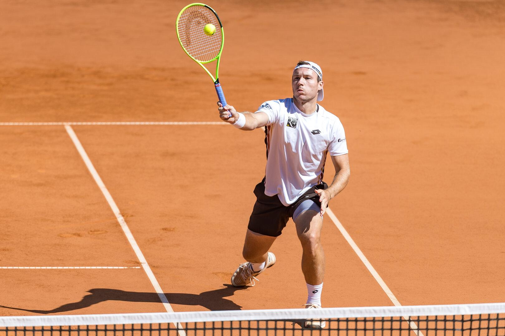 Ein Volley von Lucas Miedler