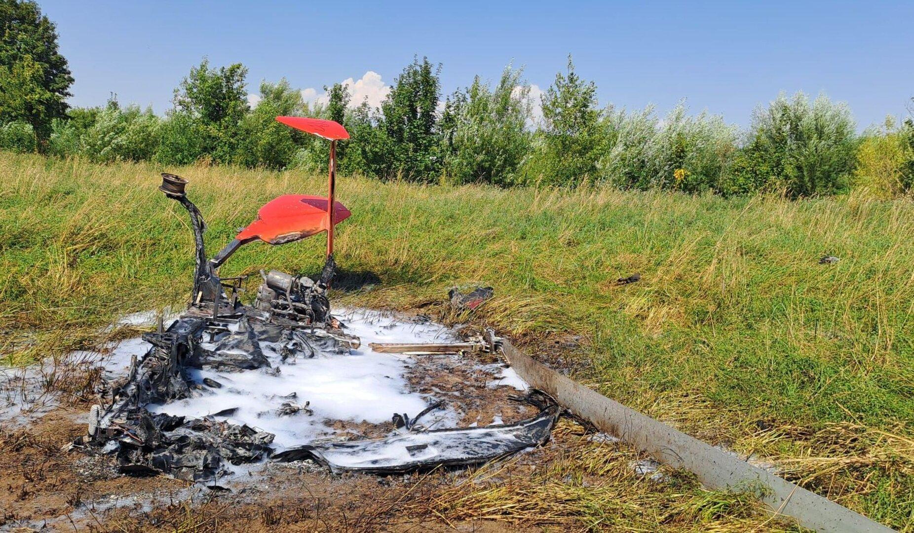 Gyrocopter brannte nach Notlandung aus.