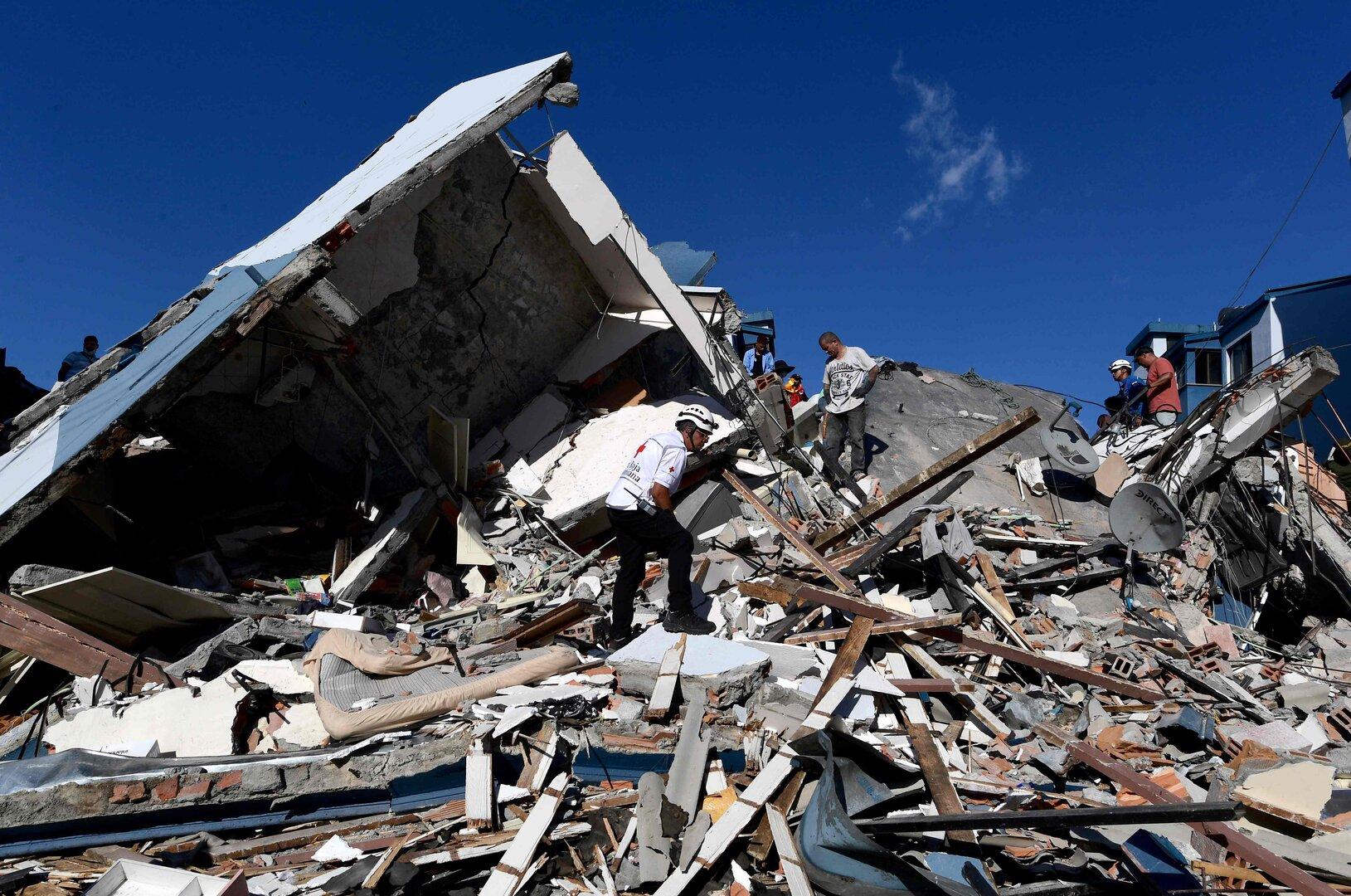 TOPSHOT-COLOMBIA-EARTHQUAKE