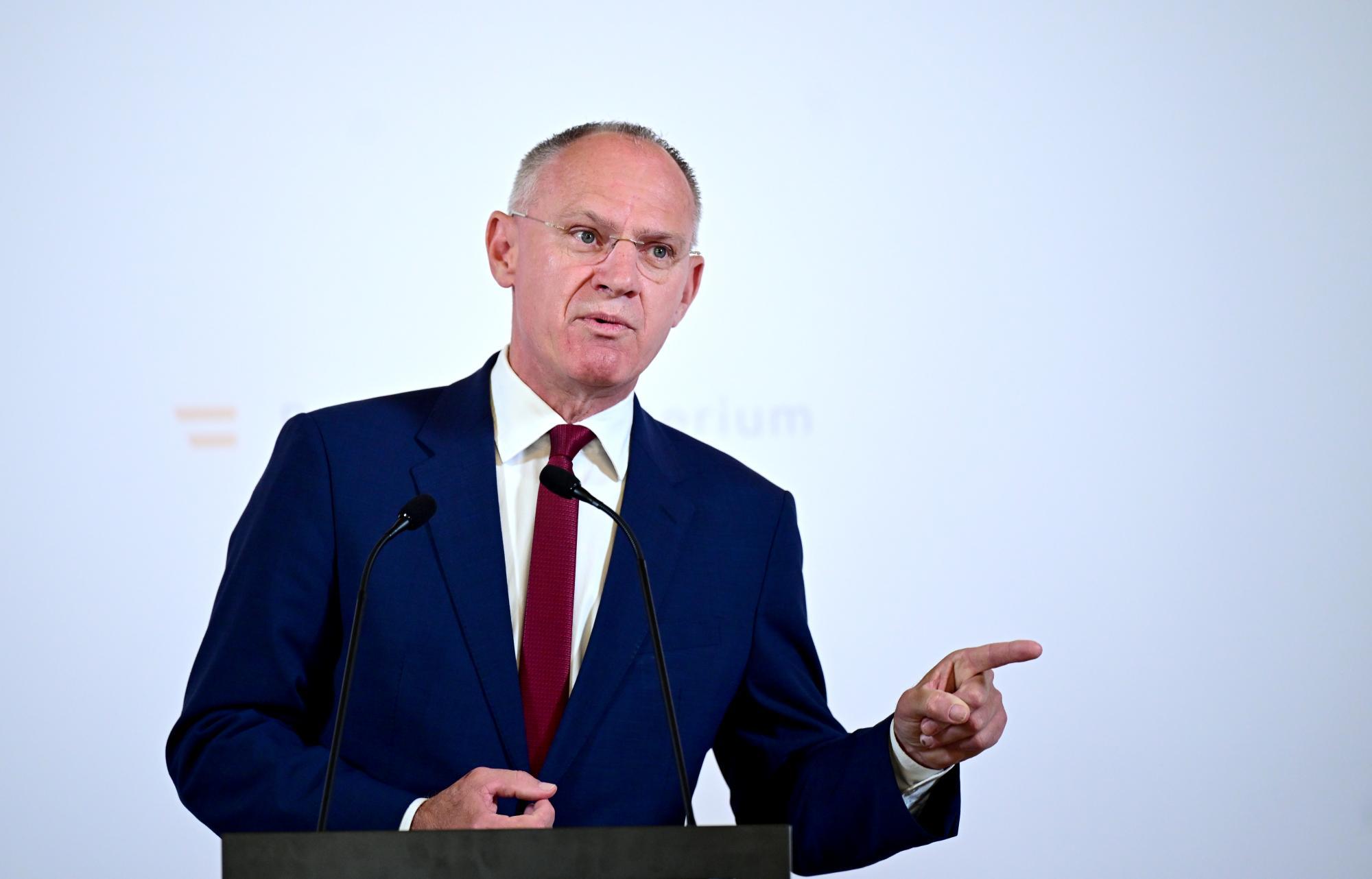 ÖVP-Minister Karner über Asyl-Pläne: „Werden in 3 Jahren 250 Millionen sparen“